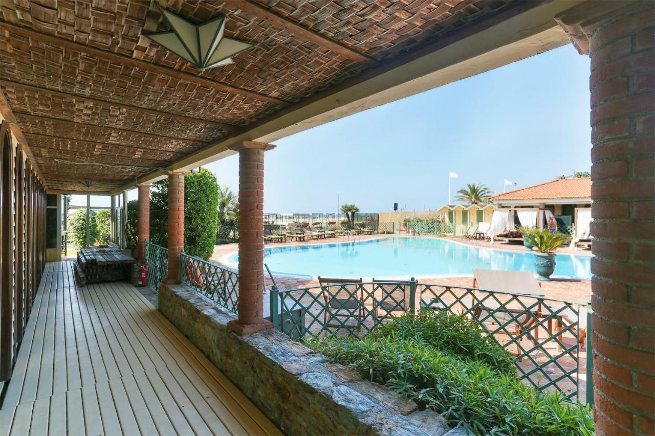 Soleado Beach House Пьетразанта Экстерьер фото